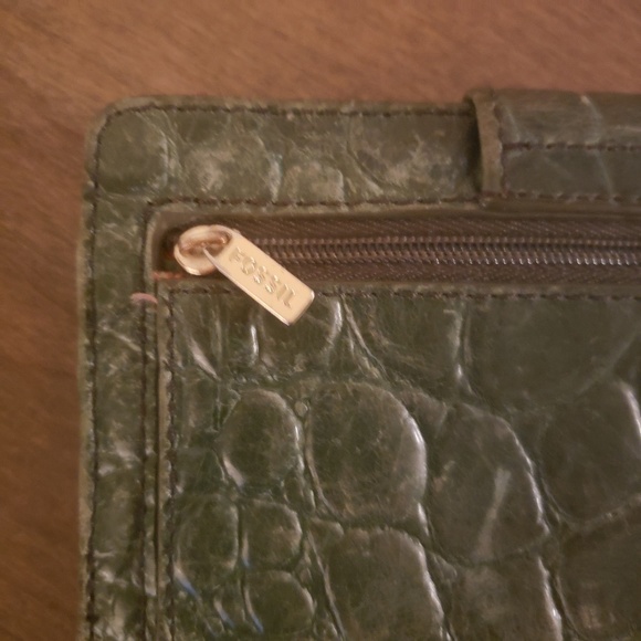 Fossil Green Alligator wallet - Picture 3 of 6